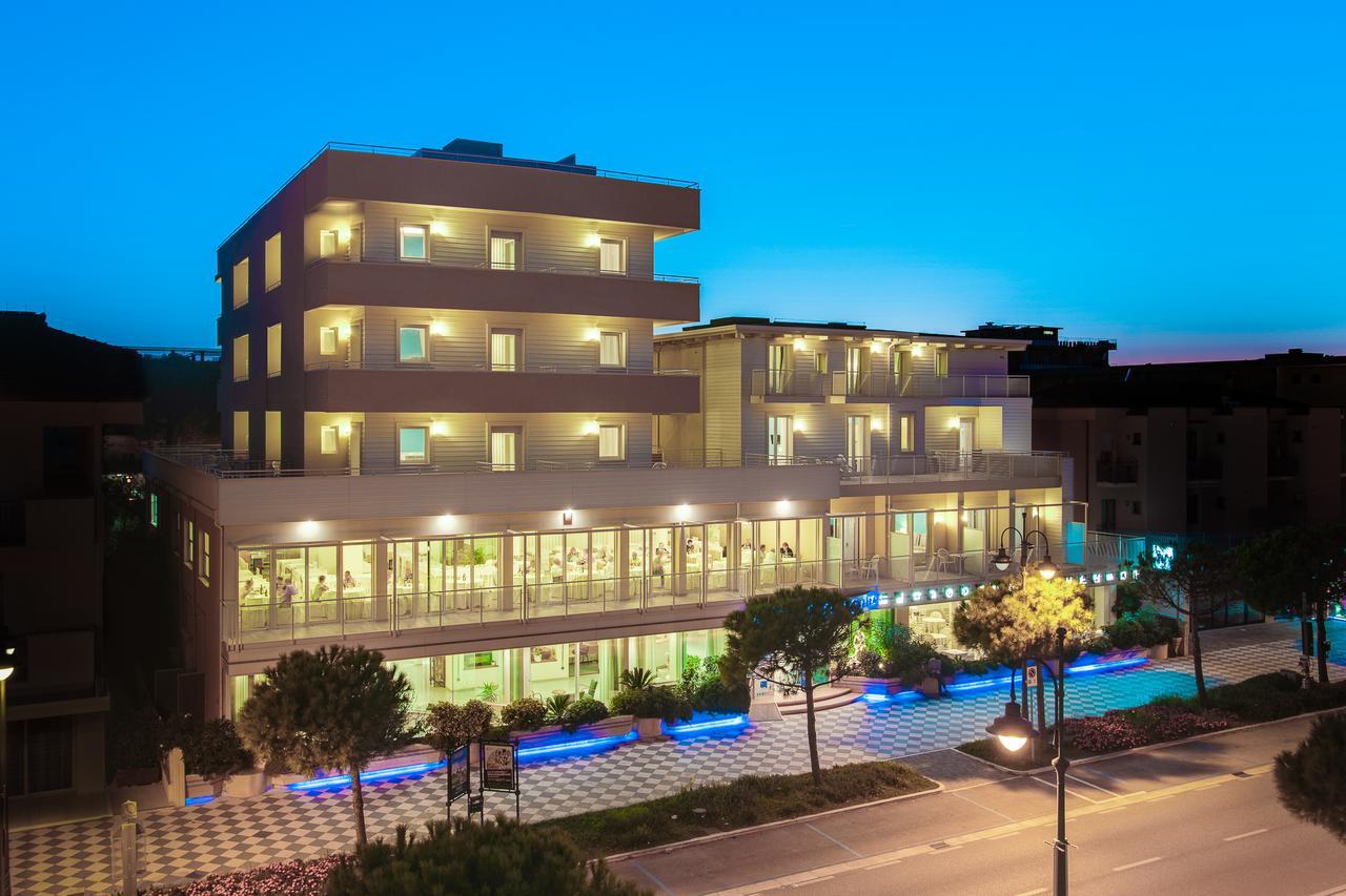 Hotel Nettuno Cesenatico Buitenkant foto